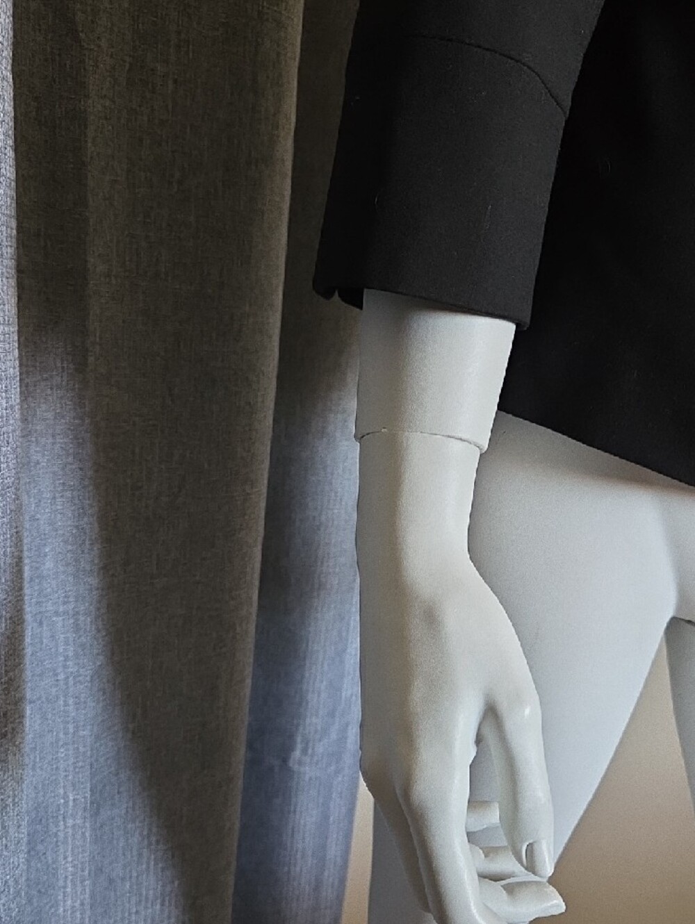 White House Black Market Black Ruffled Lapel 3/4 Sleeve Blazer - Picture 3 of 12